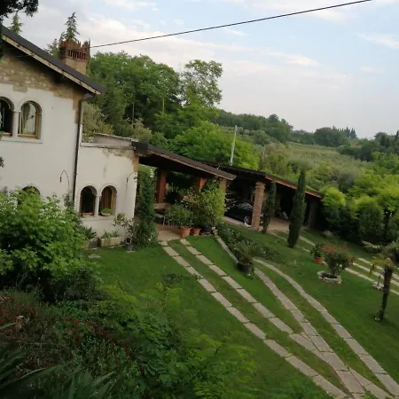 camera king size in villa con piscina termale-3